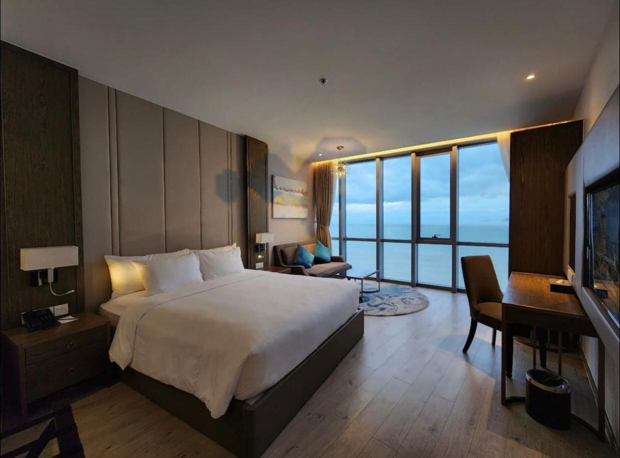 Panorama Oceanfront Apartment Nha Trang